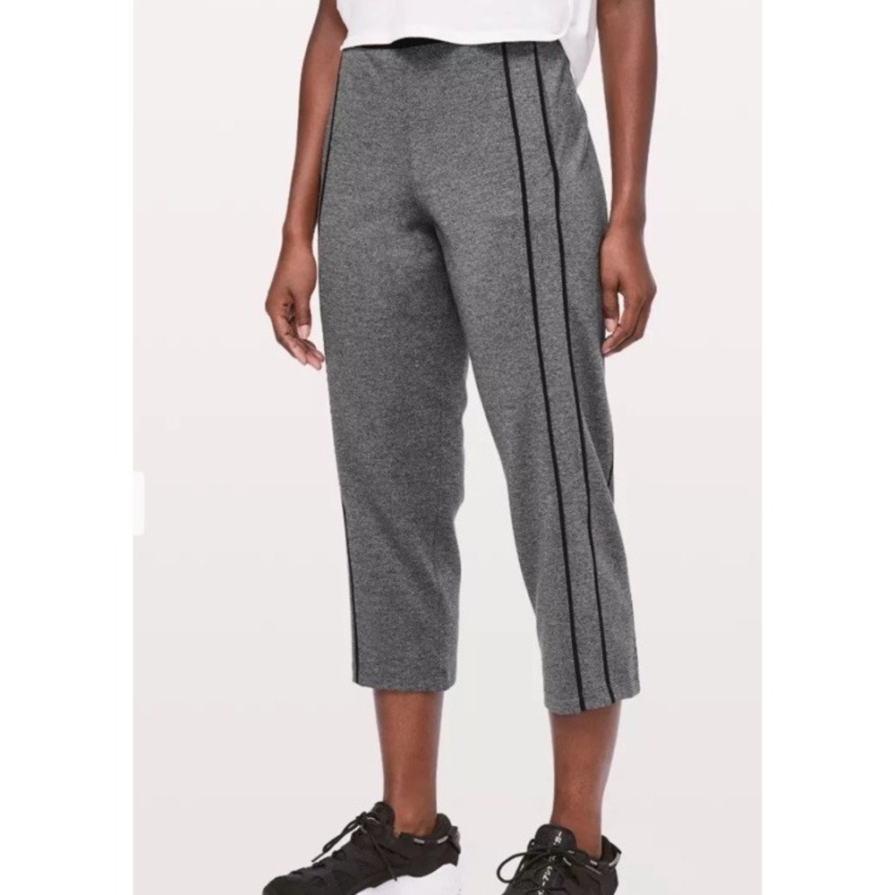 Lululemon Light Strides Crop  23" Size 2 Heathered Core Dark Grey LW6AWJST